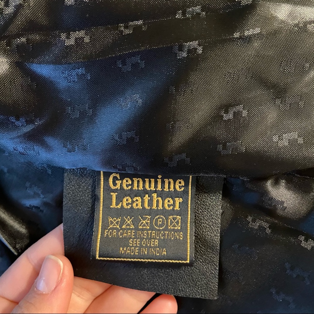 Black Leather Jacket! Like New! Size Large - Picture 4 of 10